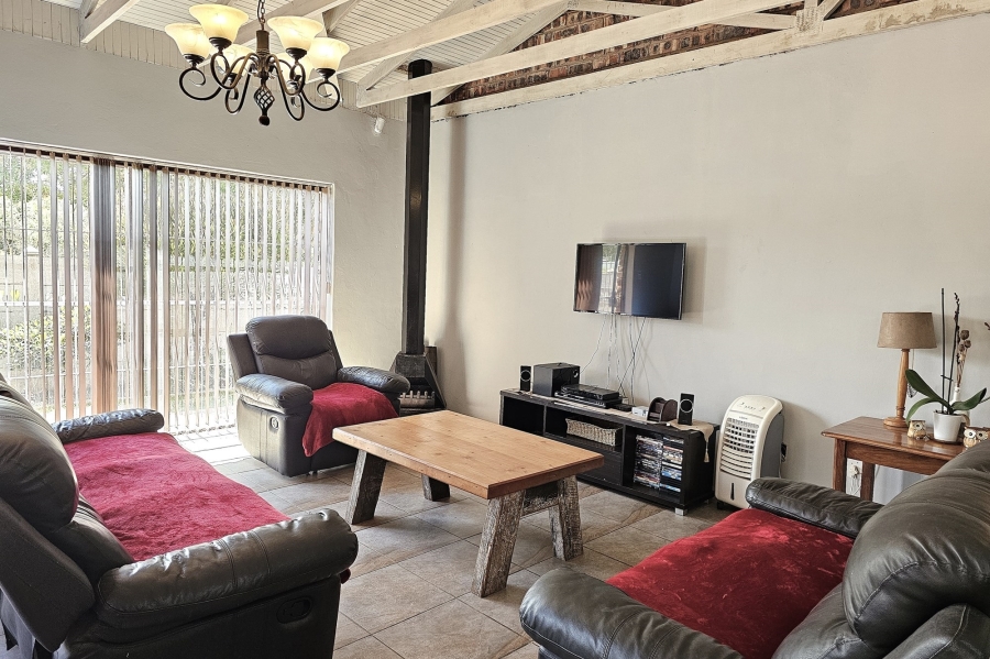 5 Bedroom Property for Sale in Paradise Beach Eastern Cape